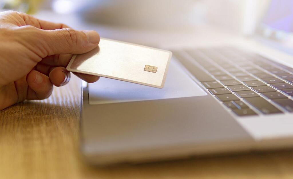 Onko maksaminen nettikasinoilla turvallista? Opas salaukseen, lisensointiin ja reiluun peliin
